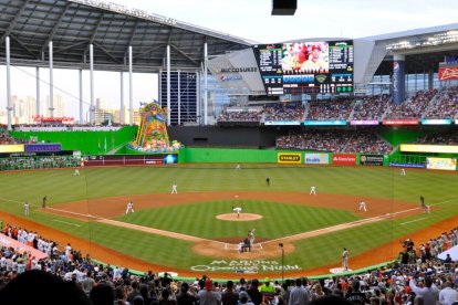 LoanDepot Park, estadio de los Miami Marlins, durante el partido que inauguraba el estadio en 2012. Imagen de archivo.