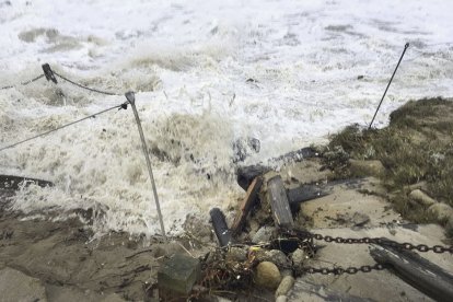 Fotografía del temporal que sufrió California el 6 de enero de 2023 en el puerto de Santa Bárbara, en la localidad de Montecito.