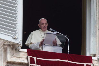 El Papa, en el balcón de la Plaza de San Pedro.