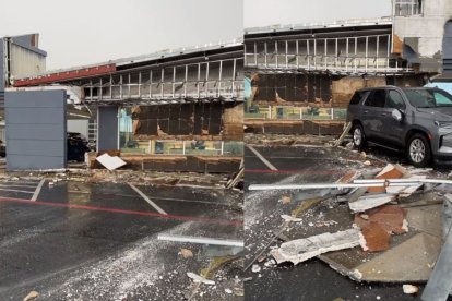 Texas wreckage. Weather, tornado and hail