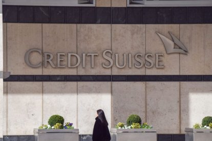 USB podría comprar Credit Suisse por 1.000 millones de dólares para evitar la crisis financiera