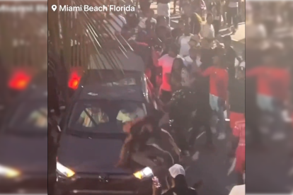 Imagen de un vídeo en el que se aprecian los disturbios en Miami Beach por la celebración del spring break.