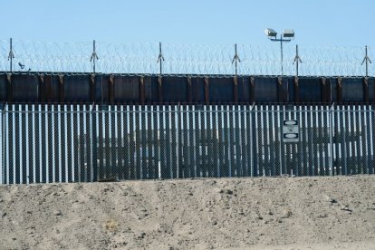 Muro construido durante la presidencia de Donald Trump en El Paso, Texas.