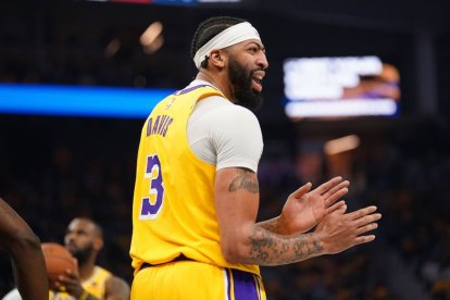 Anthony Davis, jugador de Los Ángeles Lakers, durante el primer partido de las semifinales de los Playoffs de la NBA 2023 frente a Golden State Warriors.