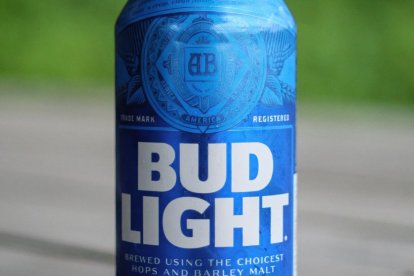 Lata de Bud Light. Imagen de archivo