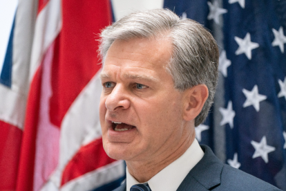 El director del FBI, Christopher Wray, en una rueda de prensa conjunta en el centro de Londres.