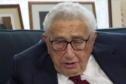 El exsecretario de Estado Henry Kissinger durante una entrevista a CBS por motivo de sus casi cien años de edad.