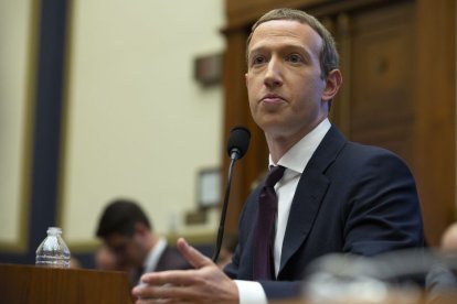 Mark Zuckerberg testificando ante el Congreso de los Estados Unidos.