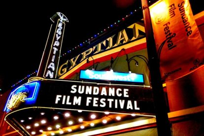 Imagen subida el 23 de enero de 2015 por Travis Wise de un cine con el cartel del Festival de Sundance (Travis Wise/ Wikimedia Commons).