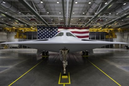 El B-21 Raider tras ser presentado al público en una ceremonia celebrada el 2 de diciembre de 2022 en Palmdale, California.