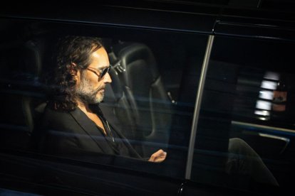 Russell Brand, a su salida de un evento que tuvo lugar el sábado 16 de septiembre de 2023, el mismo día en el que salió un documental donde se le acusaba de haber agredido sexualmente a varias mujeres.