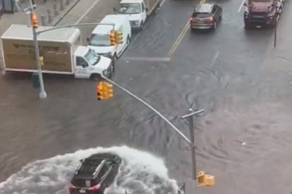 Las intensas lluvias colapsan Nueva York (Captura de pantalla Twitter Fox Weather)