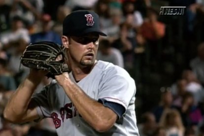 Tim Wakefield  en el terreno (Captura de pantalla Twitter