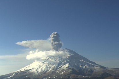 Imagen de la explosión del 11 de abril del Volcán Popocatépetl, en México.