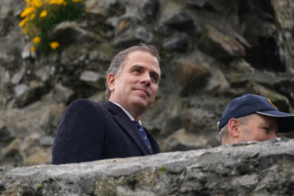 Hunter Biden en el castillo de Carlingford, Co Louth, durante su viaje a la isla de Irlanda.