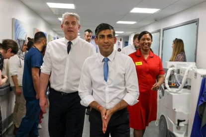 Rishi Sunak y Steve Barclay visitan un hospital