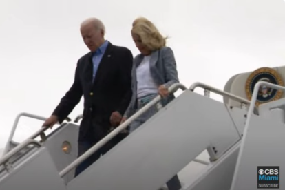 Joe Biden llegando a Maui.