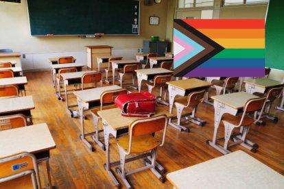 Escuela y bandera LGBTQIA inclusiva