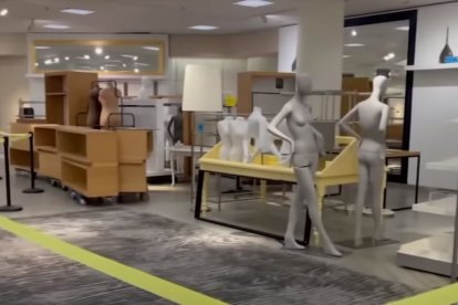 Captura de pantalla del vídeo grabado por ABC con el cierre de la tienda Nordstrom en San Francisco, California.