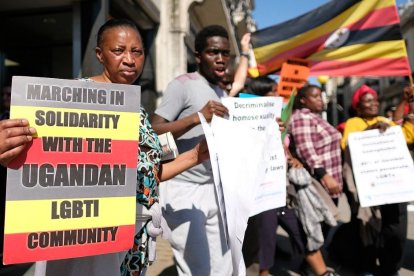 Una protesta de ciudadanos de Uganda contra las leyes antigay en Londres.