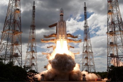 Imagen publicada por ISRO de la misión Chandrayaan-3 durante su lanzamiento hacia el polo sur de la Luna.