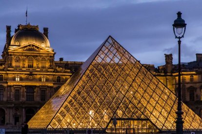 Francia: el Museo del Louvre, el Palacio de Versalles y estaciones de tren son evacuados por motivos de seguridad