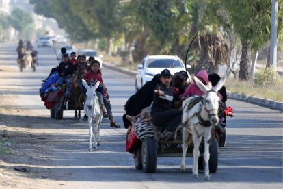 Imagen de palestinos huyendo desde el sur de