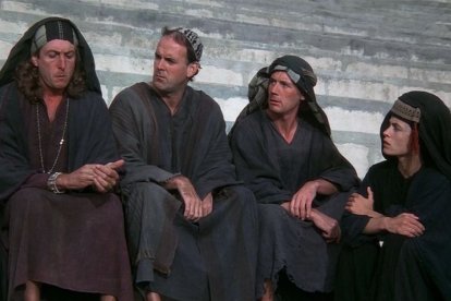 Captura de pantalla de la famosa 'escena de Loretta', de la película de Monty Python 