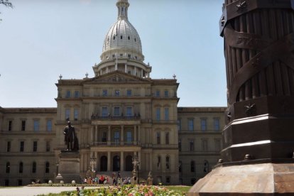 Michigan usa la Inteligencia Artificial para detectar armas en el Capitolio estatal | Captura de pantalla YouTube Capitolio de Michigan