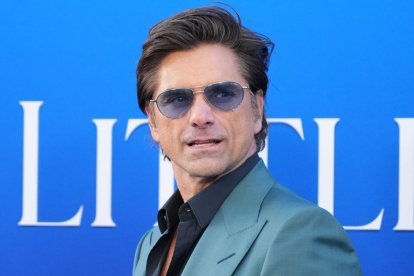 El actor John Stamos durante la premiere del live-action de 'La Sirenita' en mayo de 2023.