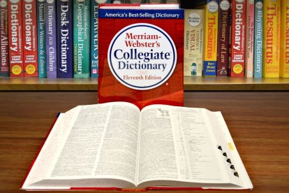 Imagen de un diccionario de Merriam-Webster, el organismo que decidió que 