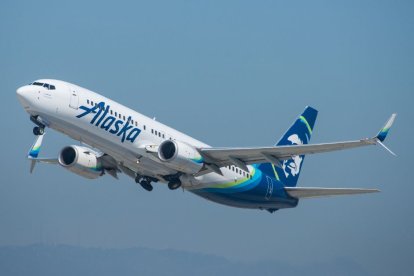 Un piloto de Alaska Airlines es acusado de asesinato por intenta apagar los motores de un avión en pleno vuelo (Wikimedia