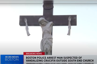 Boston: arrestan a un hombre por destrozar el crucifijo de la catedral y romper los brazos a una imagen de Jesús | Captura de pantalla N