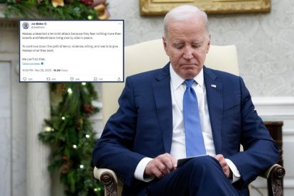 El presidente Joe Biden sentado en la Casa Blanca. Superpuesta, una captura de pantalla con un tuit de la cuenta del presidente en la red social X.