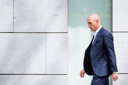 Luis Rubiales camino del Juzgado.