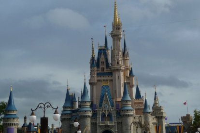 Castillo de Cenicienta situado en la plaza de Disney World Resort, el parque temático situado en Orlando, Florida.