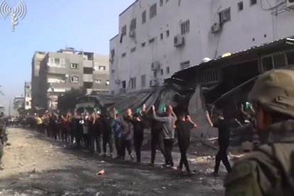 Daniel Hagari, portavoz de las Fuerzas de Defensa de Israel, compartió imágenes y videos de miembros de Hamás. | Captura de pantalla