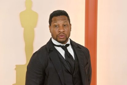 El actor Jonathan Majors, condenado por agresión y acoso a su exnovia.