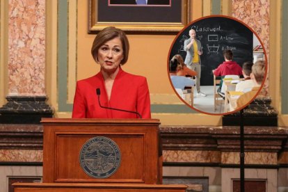 Composición de dos imágenes de archivo, una con la gobernadora de Iowa Kim Reynolds y otra donde se puede ver el aula de una escuela.