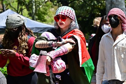 Estudiantes de la Universidad del Sur de California protestan contra Israel.