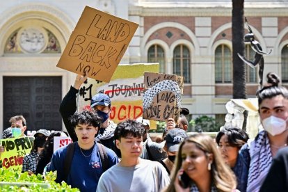 Manifestantes protestan contra Israel en la USC.