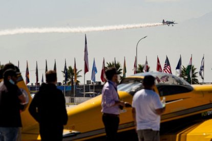 The Halcones (Hawks) group of the Chilean Air Force perform during the International Air and Space Fair (FIDAE) in Santiago