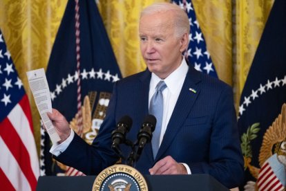 Joe Biden, habla con un grupo bipartidista de gobernadores en el Salón Este de la Casa Blanca en Washington, DC