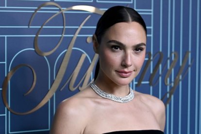 Gal Gadot camina por la alfombra mientras Tiffany & Co. celebra la reapertura de su tienda insignia en Nueva York 'The Landmark', Nueva York, NY, jueves 27 de abril de 2023.