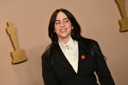 Billie Eilish en la alfombra de los Oscars | AFP