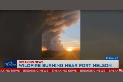 Captura de pantalla de los incendios en Canadá proporcionada por la cadena CTV News el