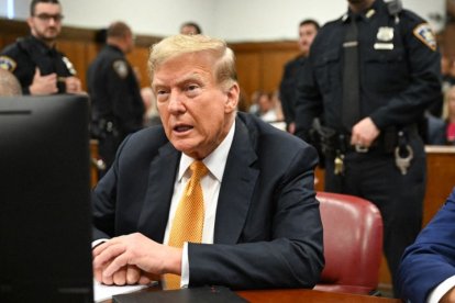 Donald Trump asiste a su juicio por supuestamente encubrir pagos de dinero