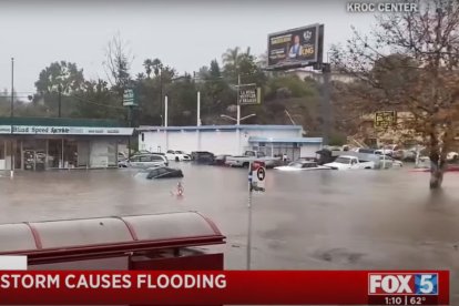 Captura de un vídeo subido por FOX 5 San Diego que muestra el estado de la ciudad tras las inundaciones registradas el lunes 22 de enero.