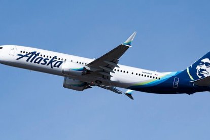 Avión de Alaska Airlines. La compañía volverá a operar los Boeing 737 Max 9 tras recibir el visto bueno de la FAA el miércoles 24 de enero de 2024.