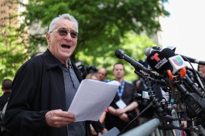 Robert De Niro frente al tribunal en Manhattan